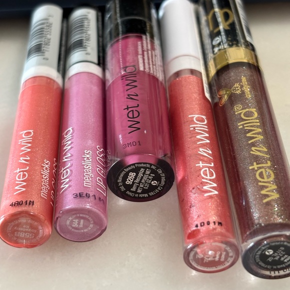Wet n Wild MegaSlicks Lip Gloss Collection - Pink and Purple Hues - Picture 2 of 2